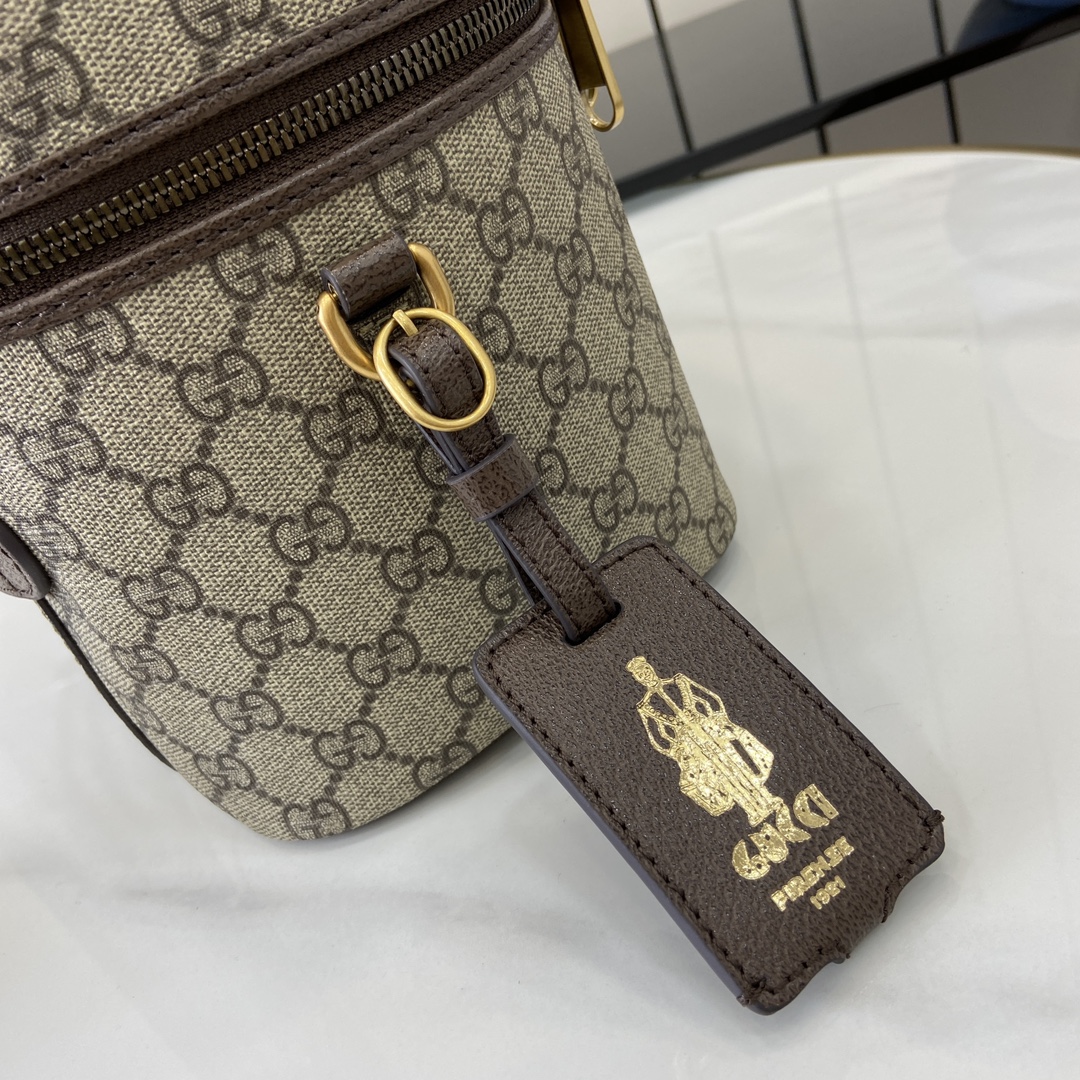 Gvc*1 Savoy Medium Beauty Case -25*17.5*15CM