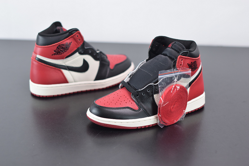 AIR JORDAN 1 HIGH OG “COURT PURPLE” 555088-125