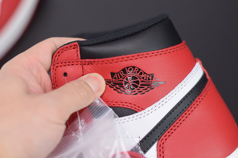 AIR JORDAN 1 HIGH OG “COURT PURPLE” 555088-101