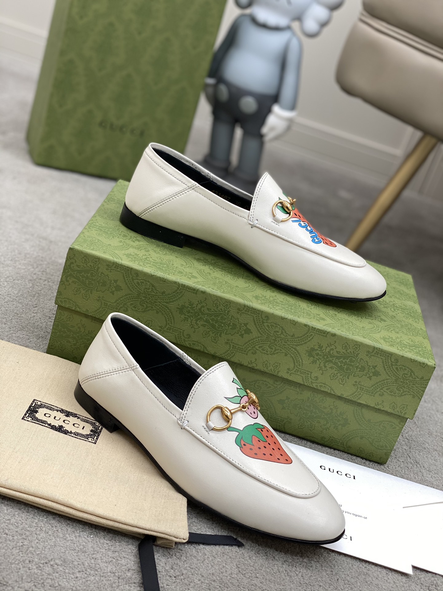 G*u*i loafers