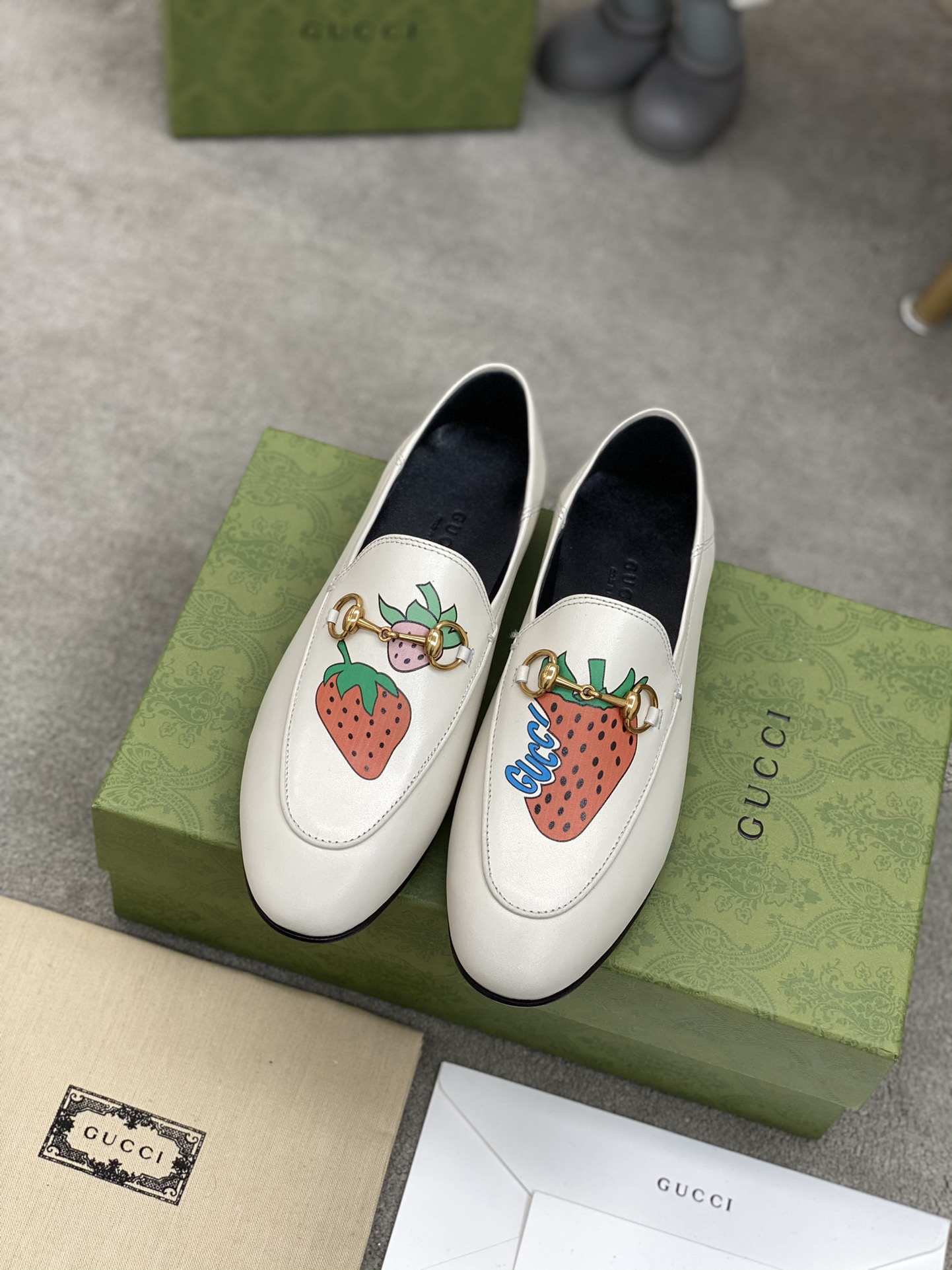 G*u*i loafers