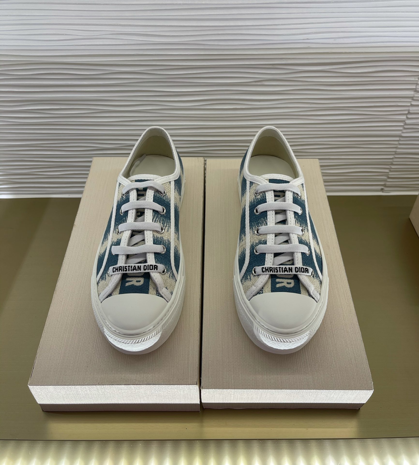D*or sneakers