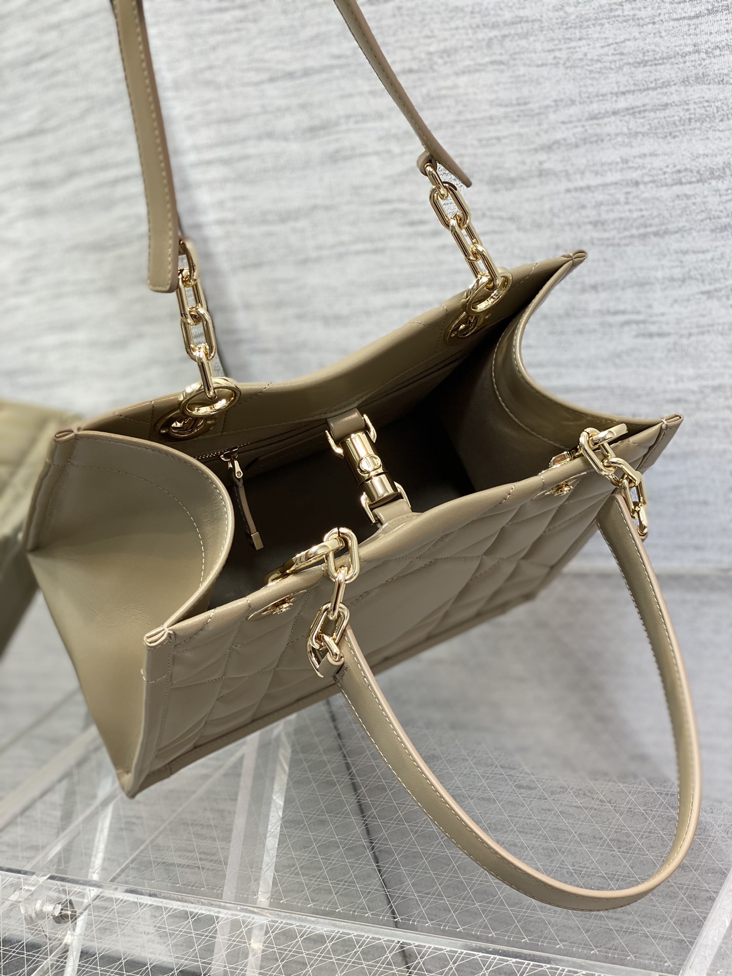 D*or essential bag