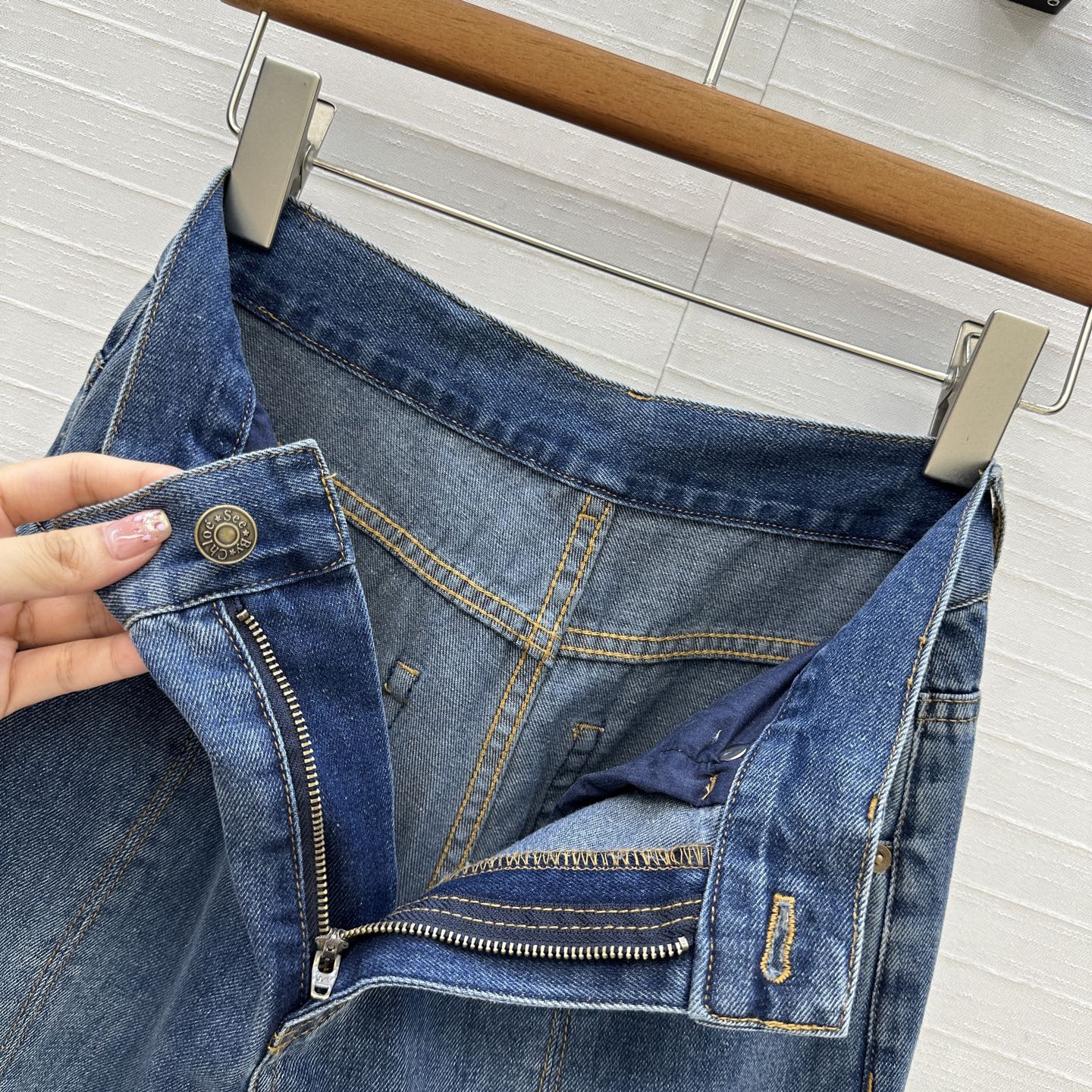 ch10é fluid flare jeans in De*1m