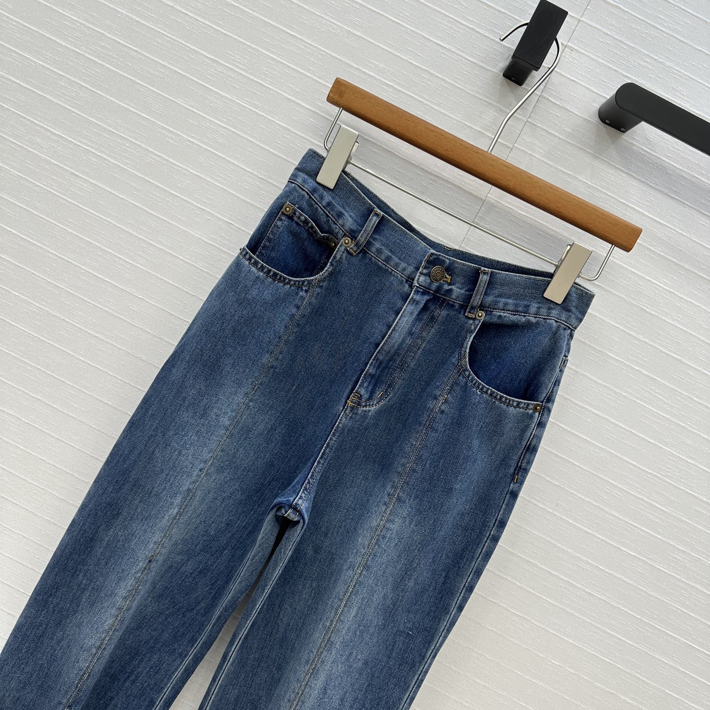 ch10é fluid flare jeans in De*1m