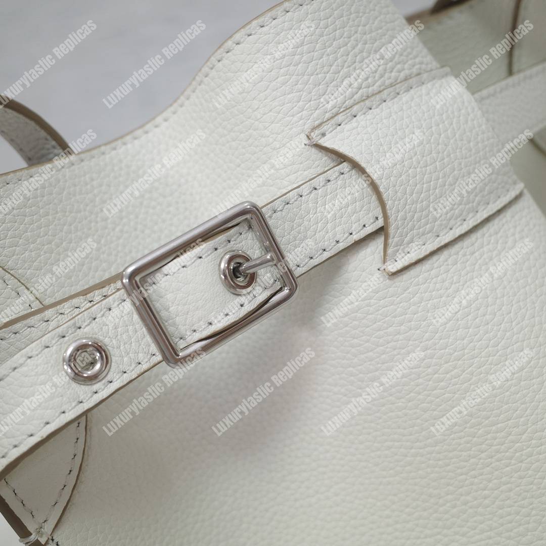 Ce**e big nano bucket in supple grained calfskin white