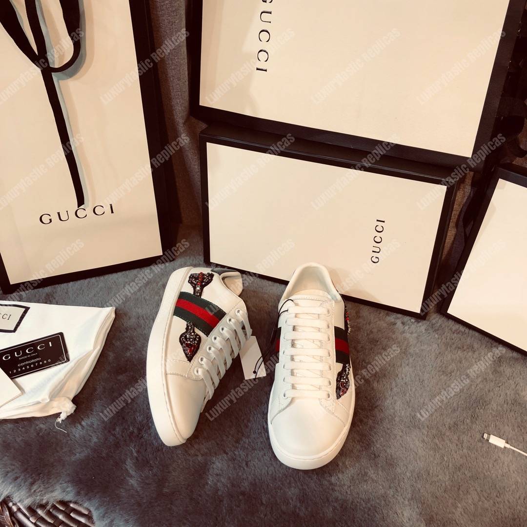 G*u*i ace embroidered arrow sneaker white
