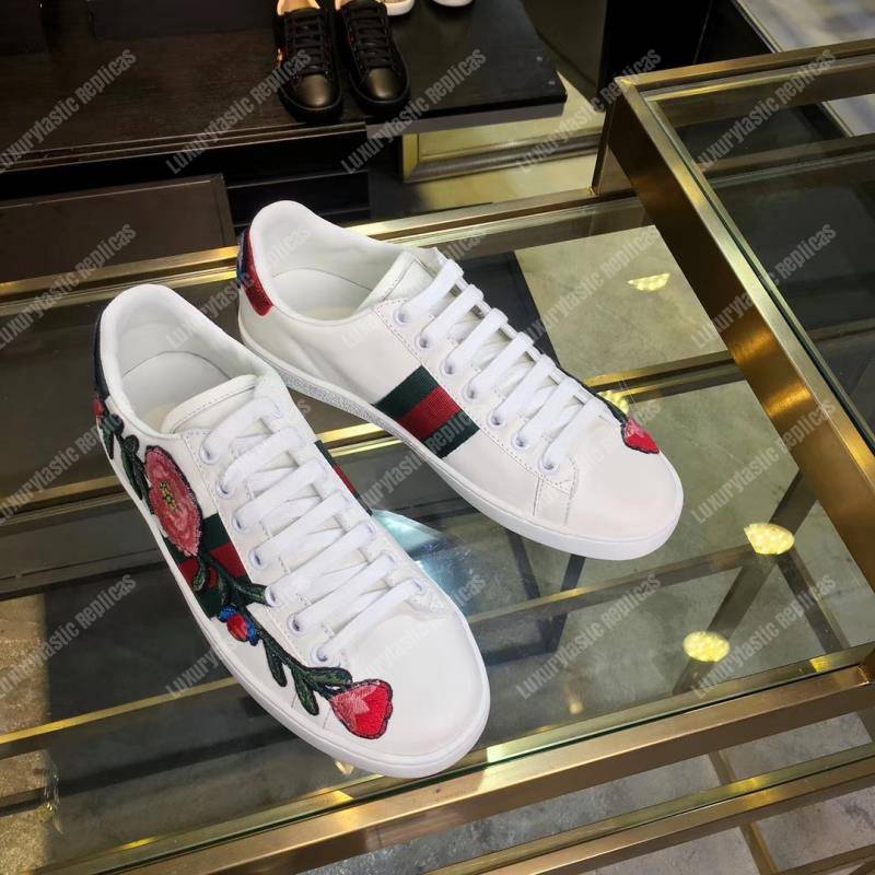 G*u*i ace embroidered floral sneaker white
